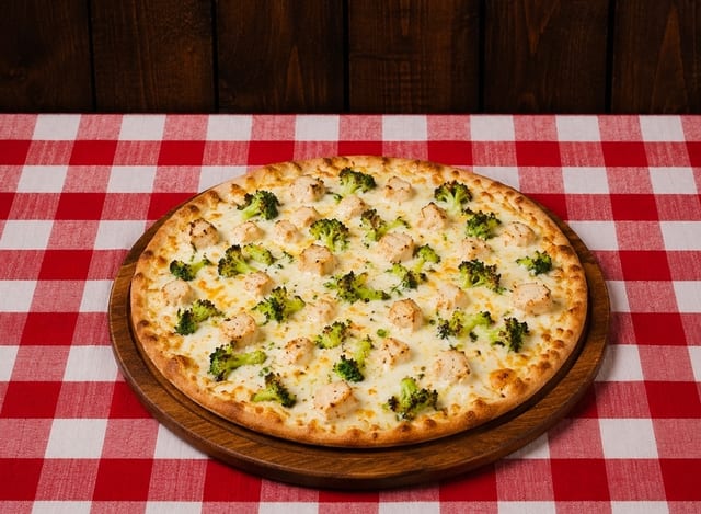 Small  Grilled Chicken Broccoli Alfredo Pizza 10(Greek style).
