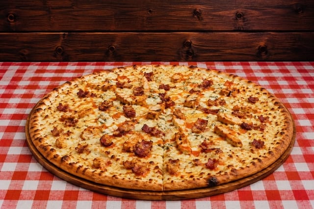 Lg Buffalo Blue Bacon Pizza 16( Italian Style).