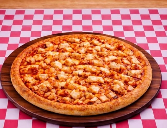 Large Grilled chicken pizza 14 (Greek style).