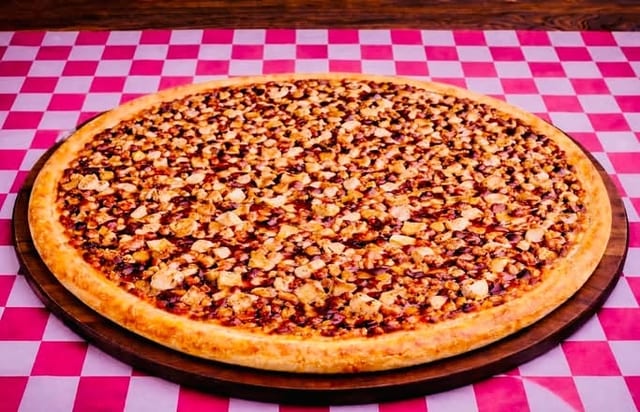 Large BBQ Crispy Chicken Pizza 14 (Greek style).